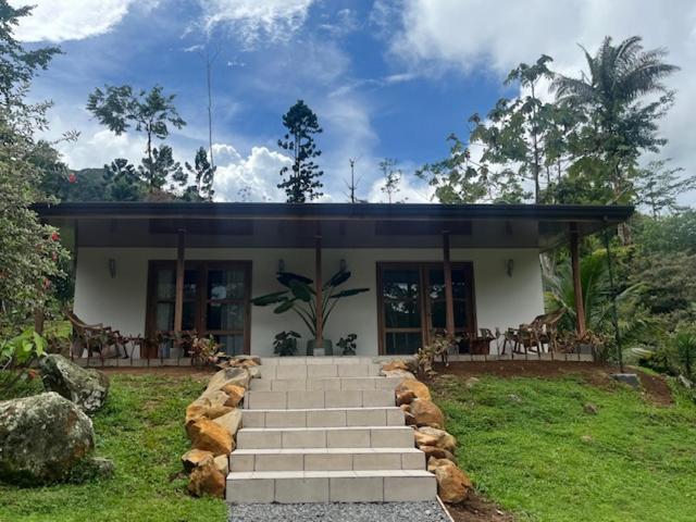 Siquirres Mountain Lodge Siqurres Da Alegria Exterior photo